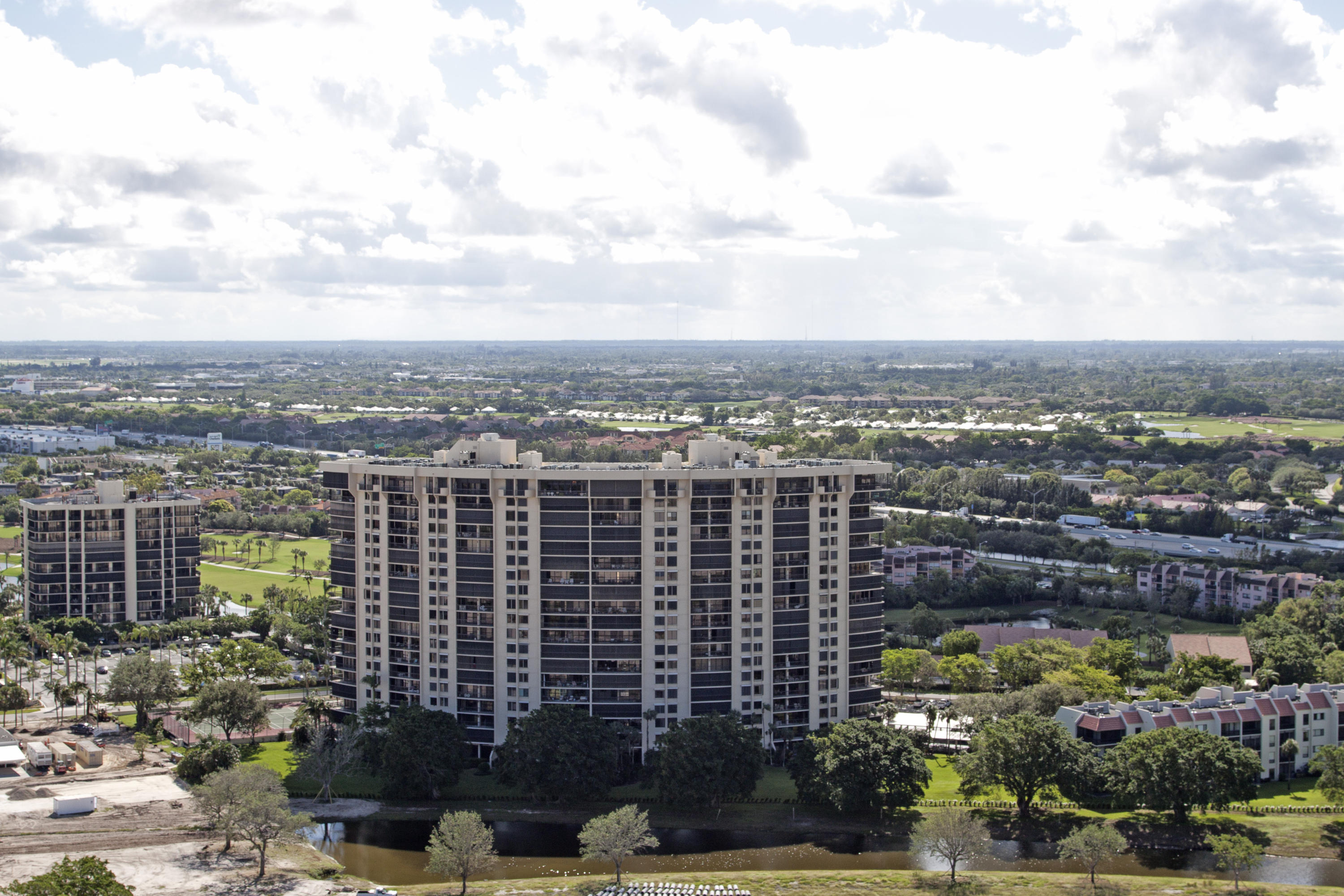 LANDS OF THE PRESIDENT CONDO 8 - Residential