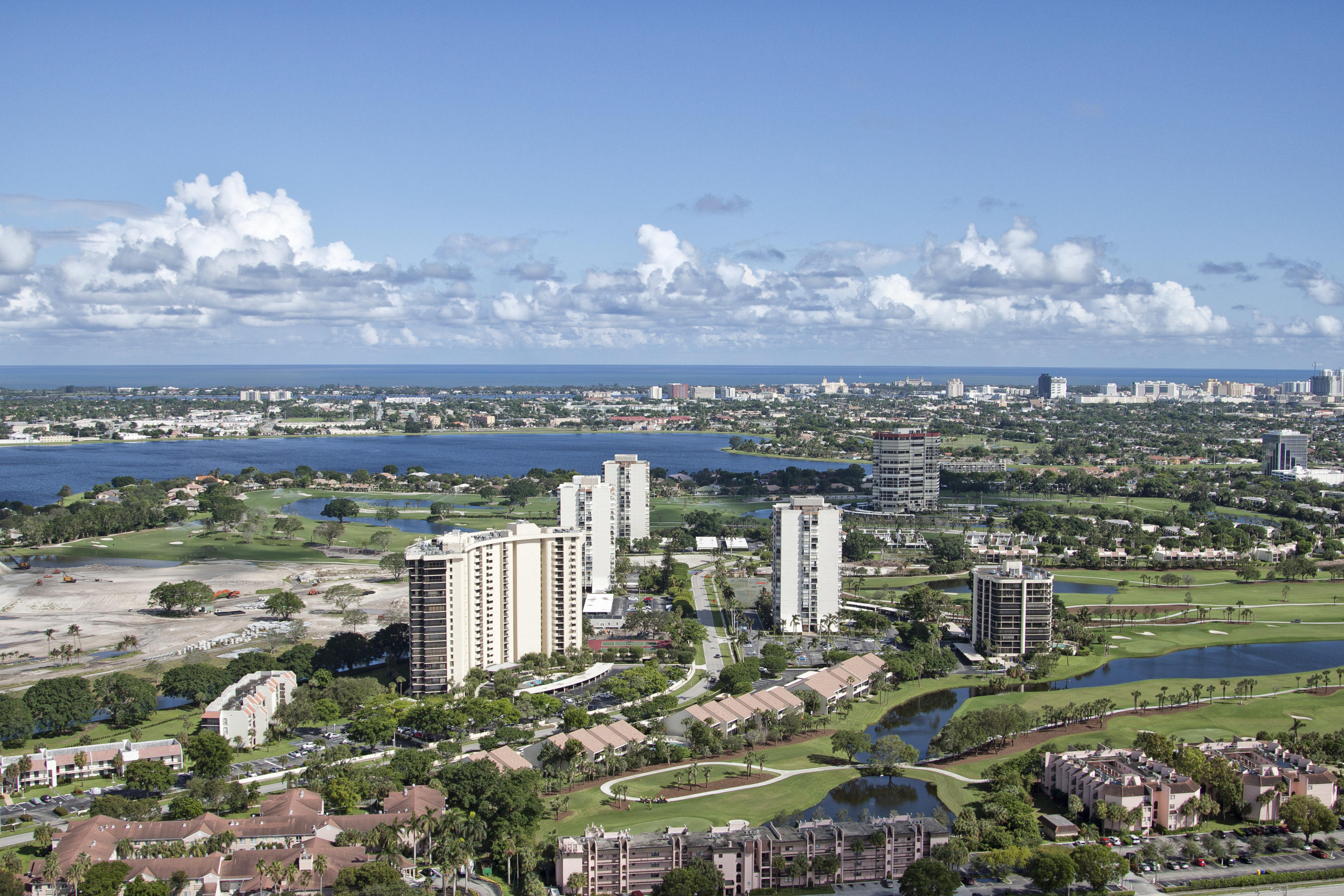 LANDS OF THE PRESIDENT CONDO 8 - Residential