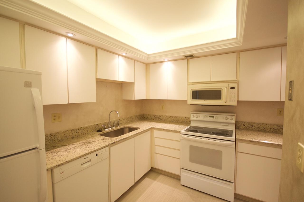 LANDS OF THE PRESIDENT CONDO 8 - Residential