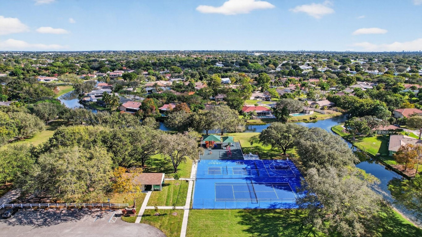 Jacaranda Lakes Sec 2 95- - Residential
