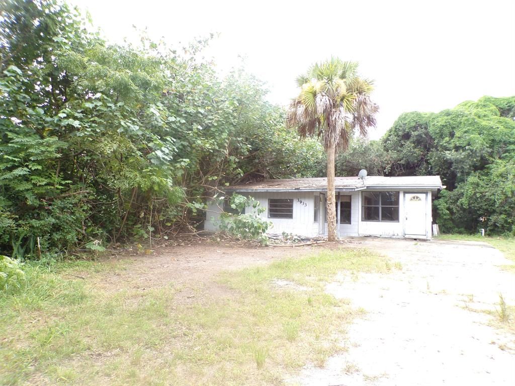 Photo of 3933 Old Dixie Highway, Fort Pierce, FL 34946 (MLS # R10773107)