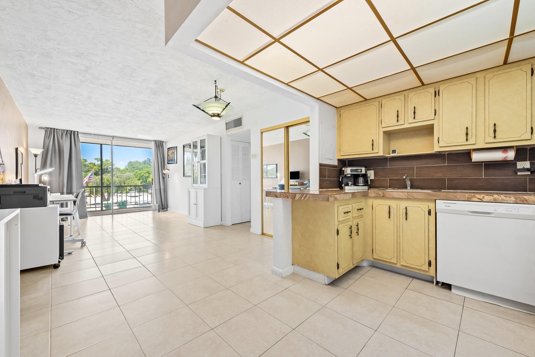 7100 NW 17th St 218
