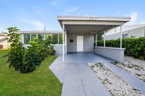 A home in Oakland Park