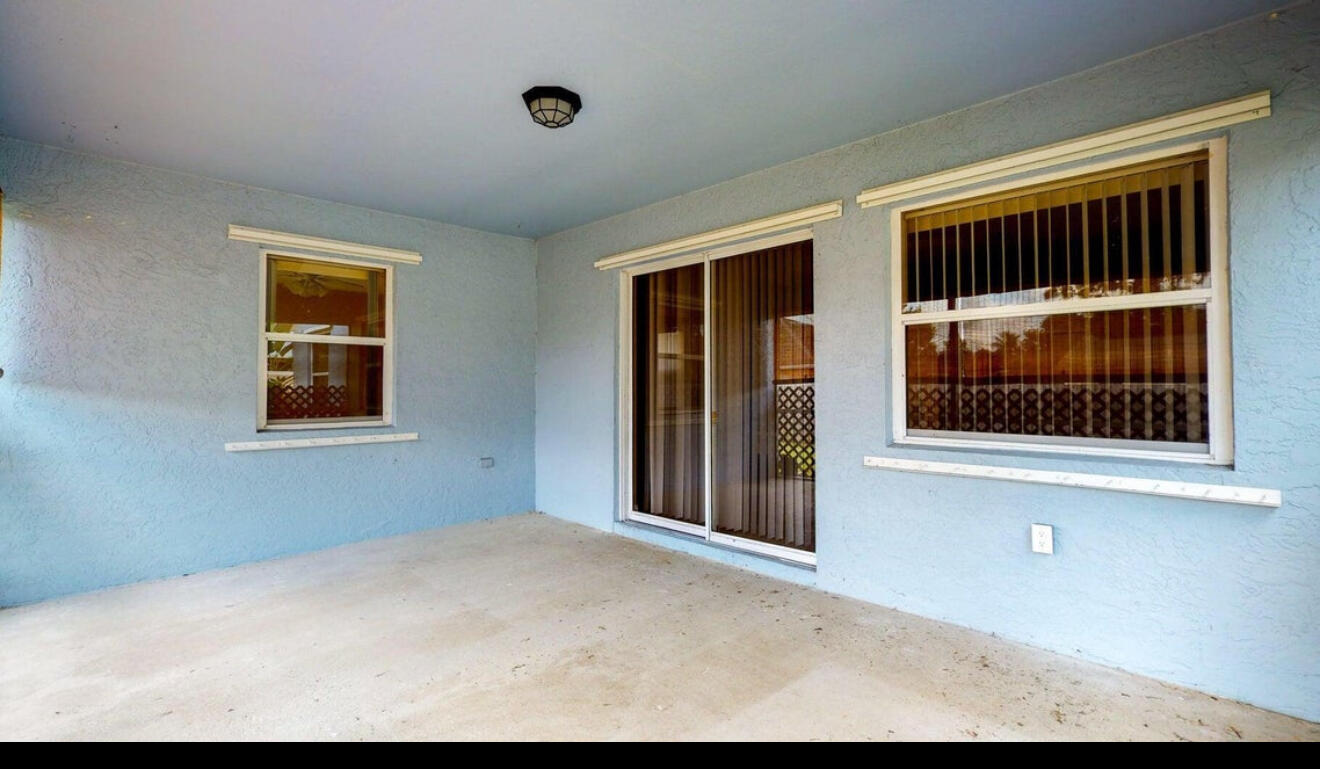 359 SW Duxbury Avenue