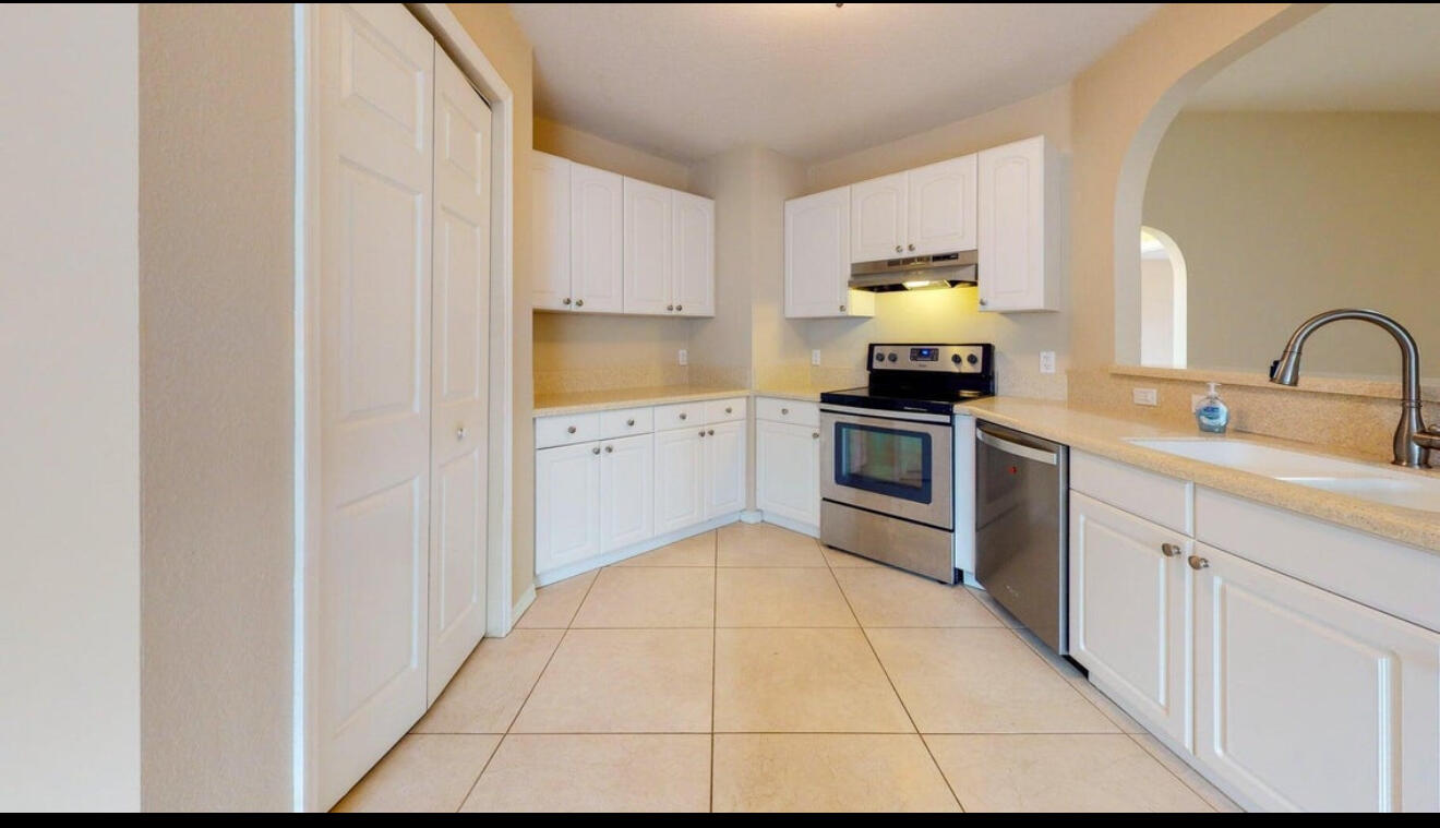 359 SW Duxbury Avenue