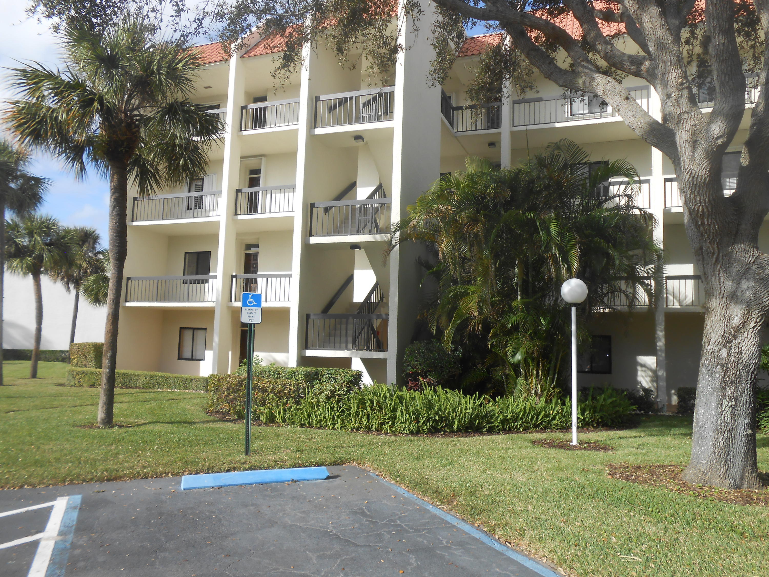 LANDS OF THE PRESIDENT CONDO 8 - Residential