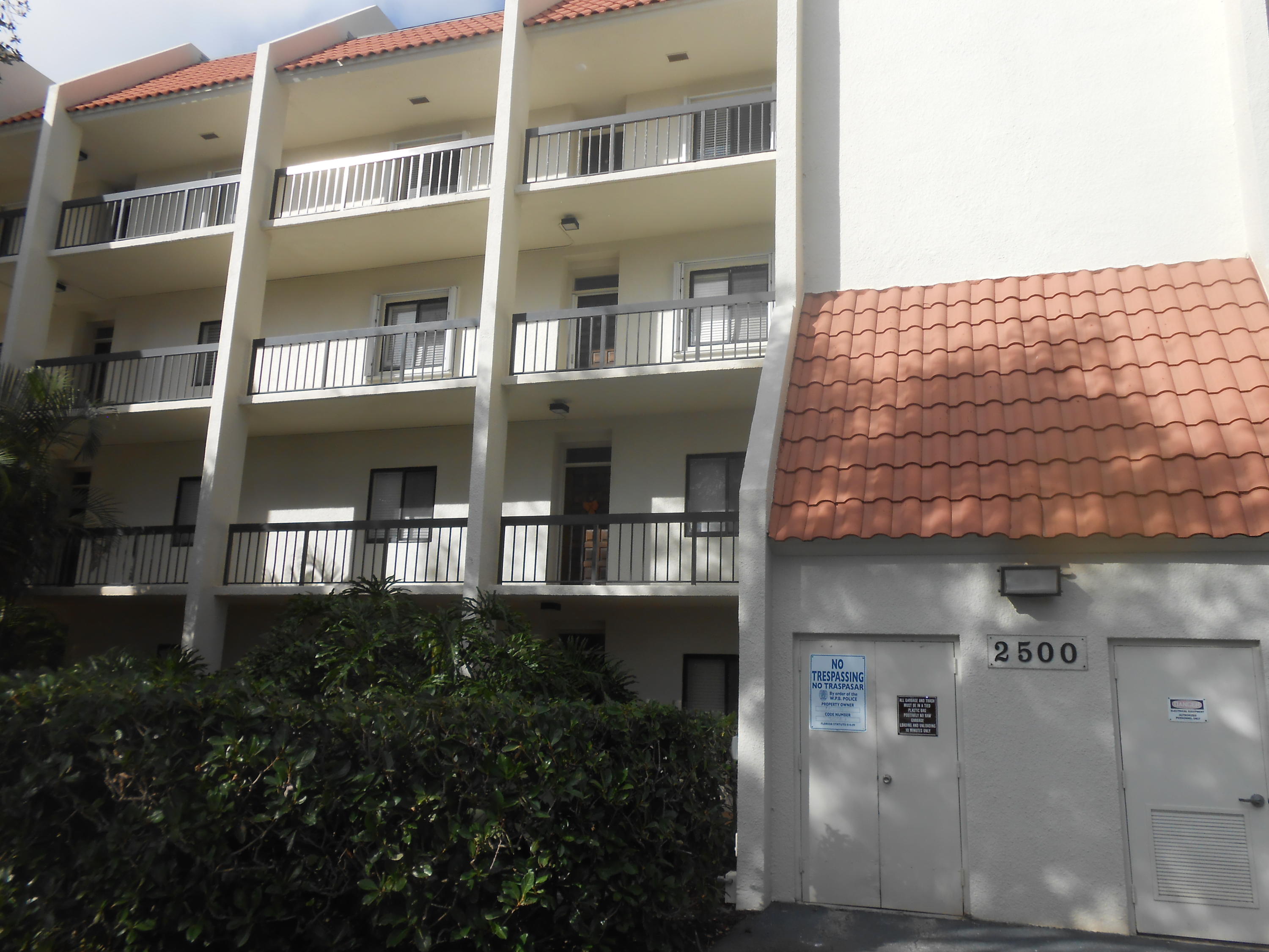 LANDS OF THE PRESIDENT CONDO 8 - Residential