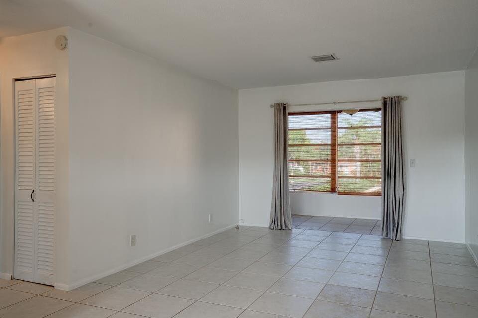 VILLAGE ROYALE CONDO 1 - Residential