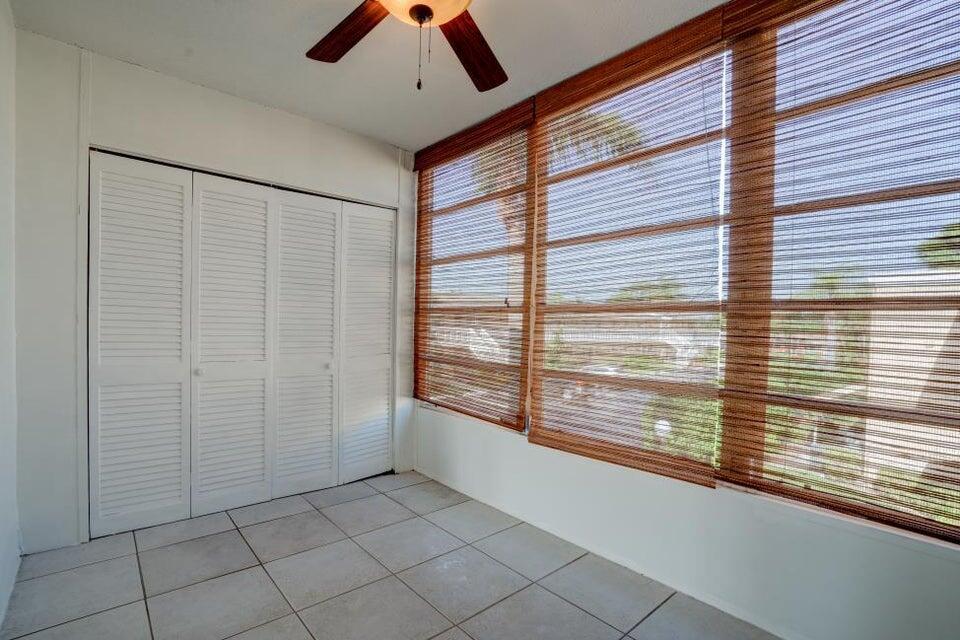 VILLAGE ROYALE CONDO 1 - Residential