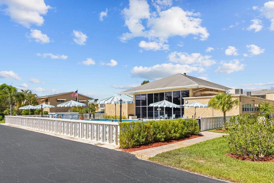 VILLAGE ROYALE CONDO 1 - Residential