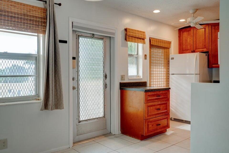 VILLAGE ROYALE CONDO 1 - Residential