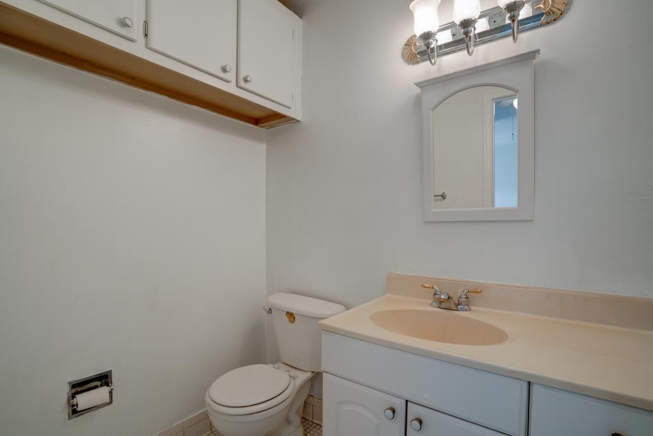 VILLAGE ROYALE CONDO 1 - Residential