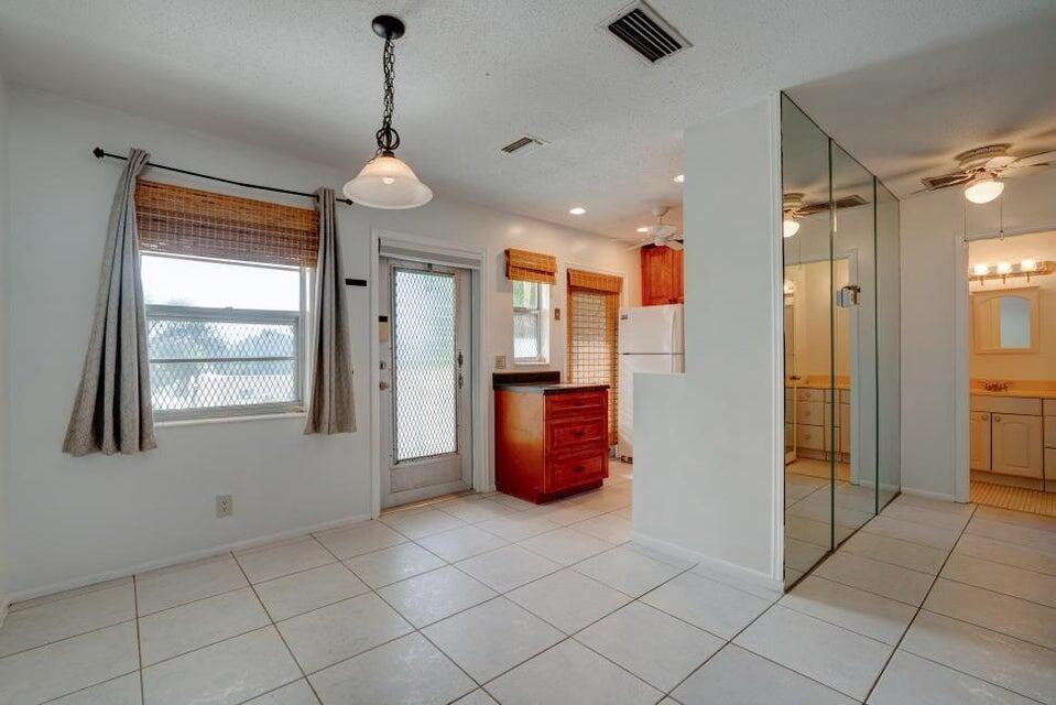 VILLAGE ROYALE CONDO 1 - Residential