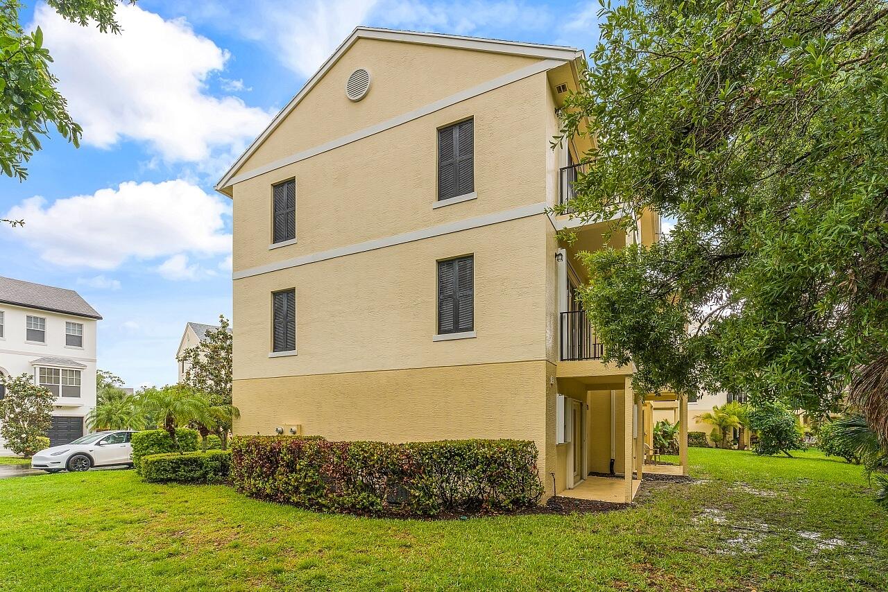 CAROLINA TRACE TOWNHOMES - Residential