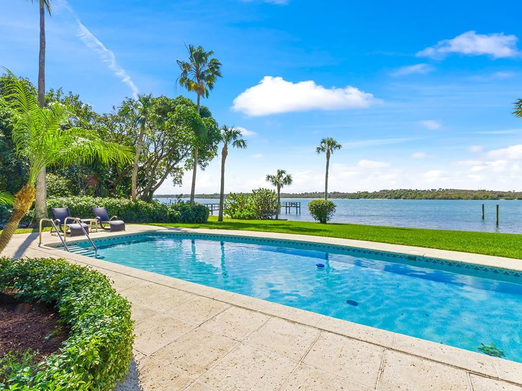 Photo of 2 Isle Ridge W, Hobe Sound, FL 33455 (MLS # R10684598)