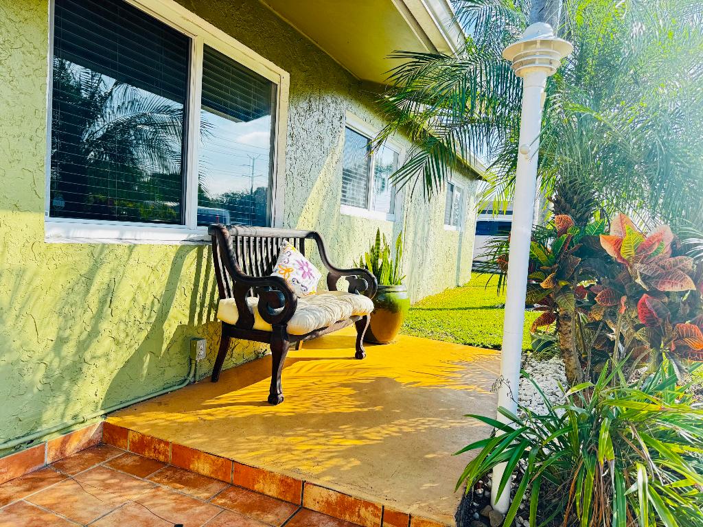 7161 Sheridan Street, Hollywood, FL, 33024/$635,000 3 7161 Sheridan Street