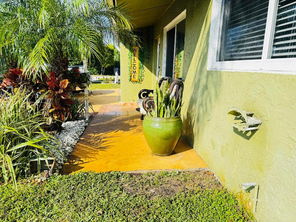 7161 Sheridan Street, Hollywood, FL, 33024/$635,000 4 7161 Sheridan Street