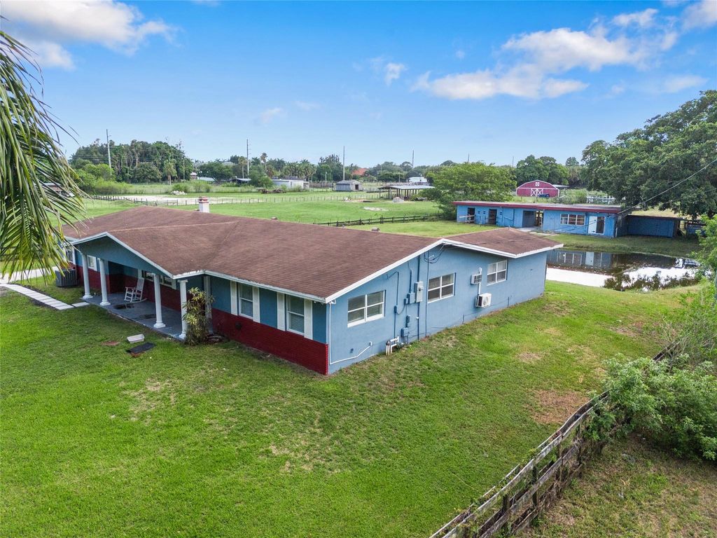Photo of 1901 SW 112th Avenue, Davie, FL 33325 (MLS # F10449981)