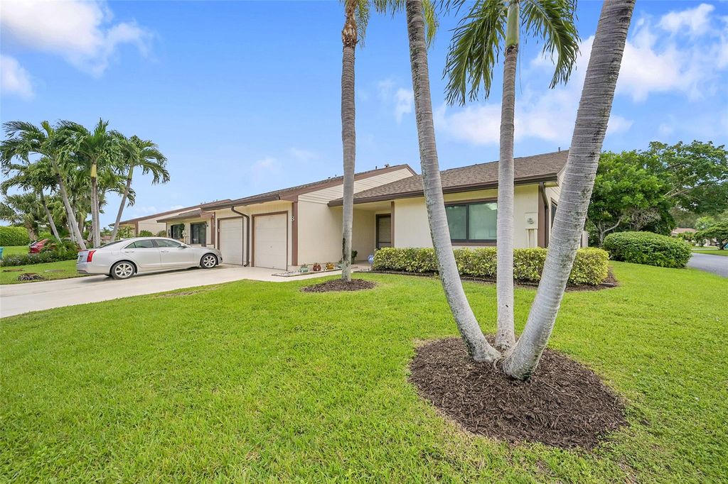 Photo of 8 Camden Lane, Boynton Beach, FL 33426 (MLS # F10528361)