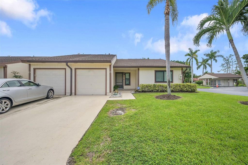 Photo of 8 Camden Lane, Boynton Beach, FL 33426 (MLS # F10528361)