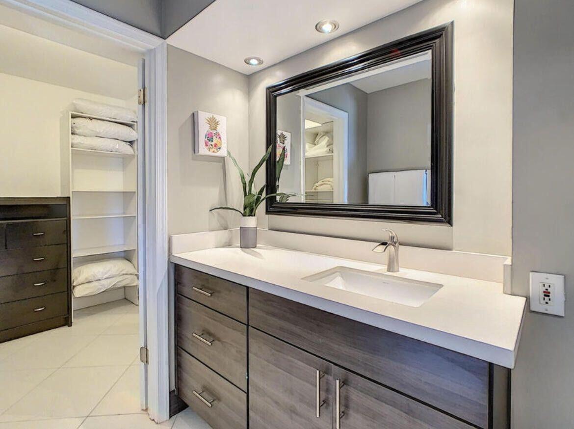 LAVERS DELRAY RACQUET CLUB CONDO - Residential Lease