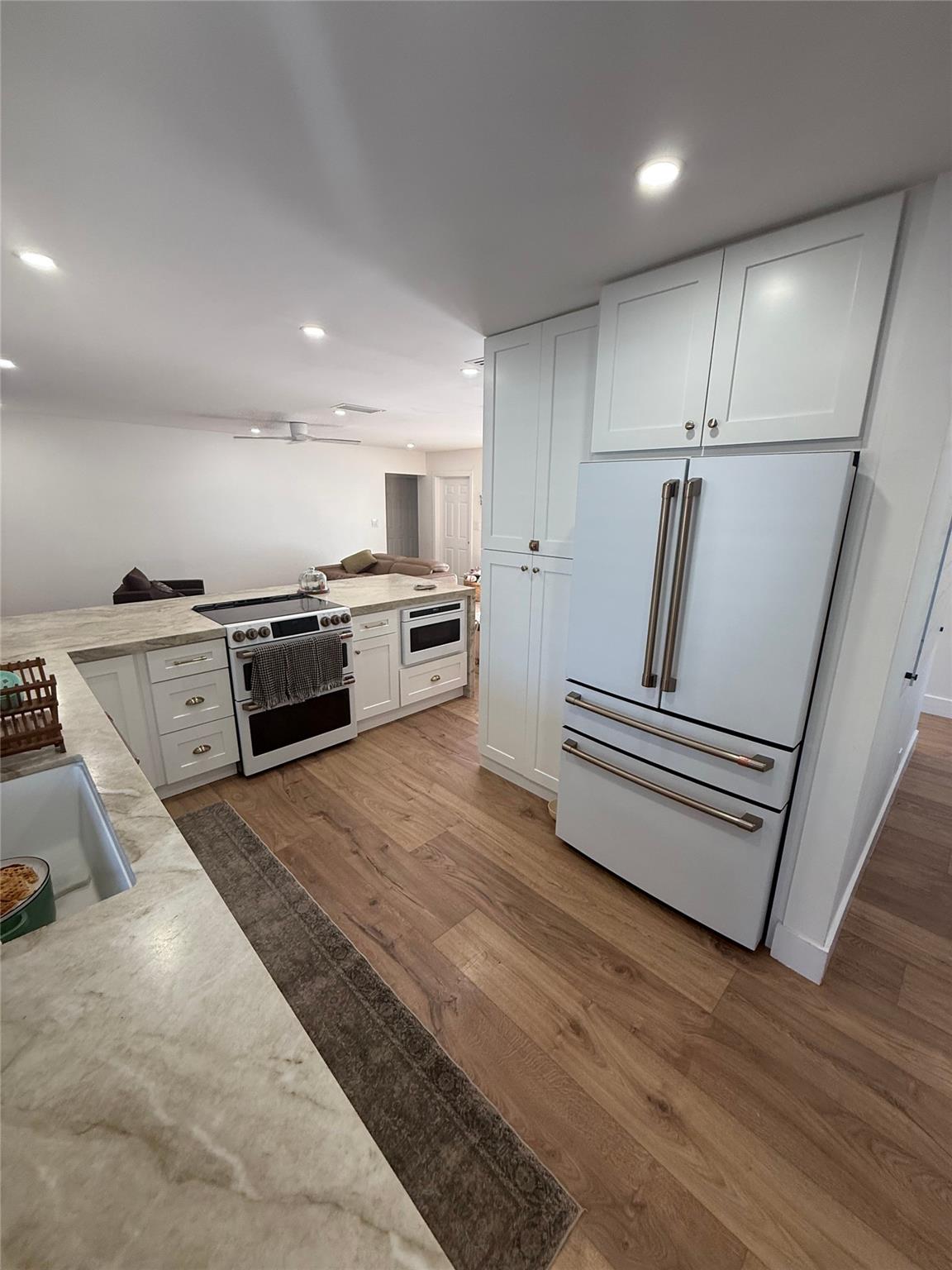 RAINBOW LAKES 77-28 B - Residential