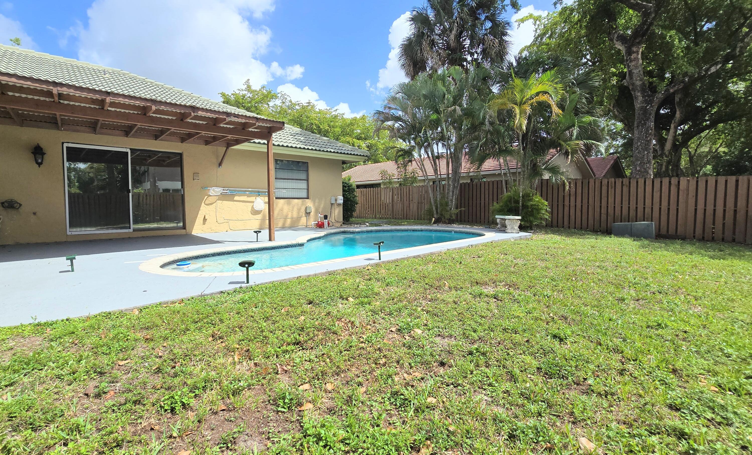 CORAL SPRINGS UNIVERSITY DRIVE - Residential Lease