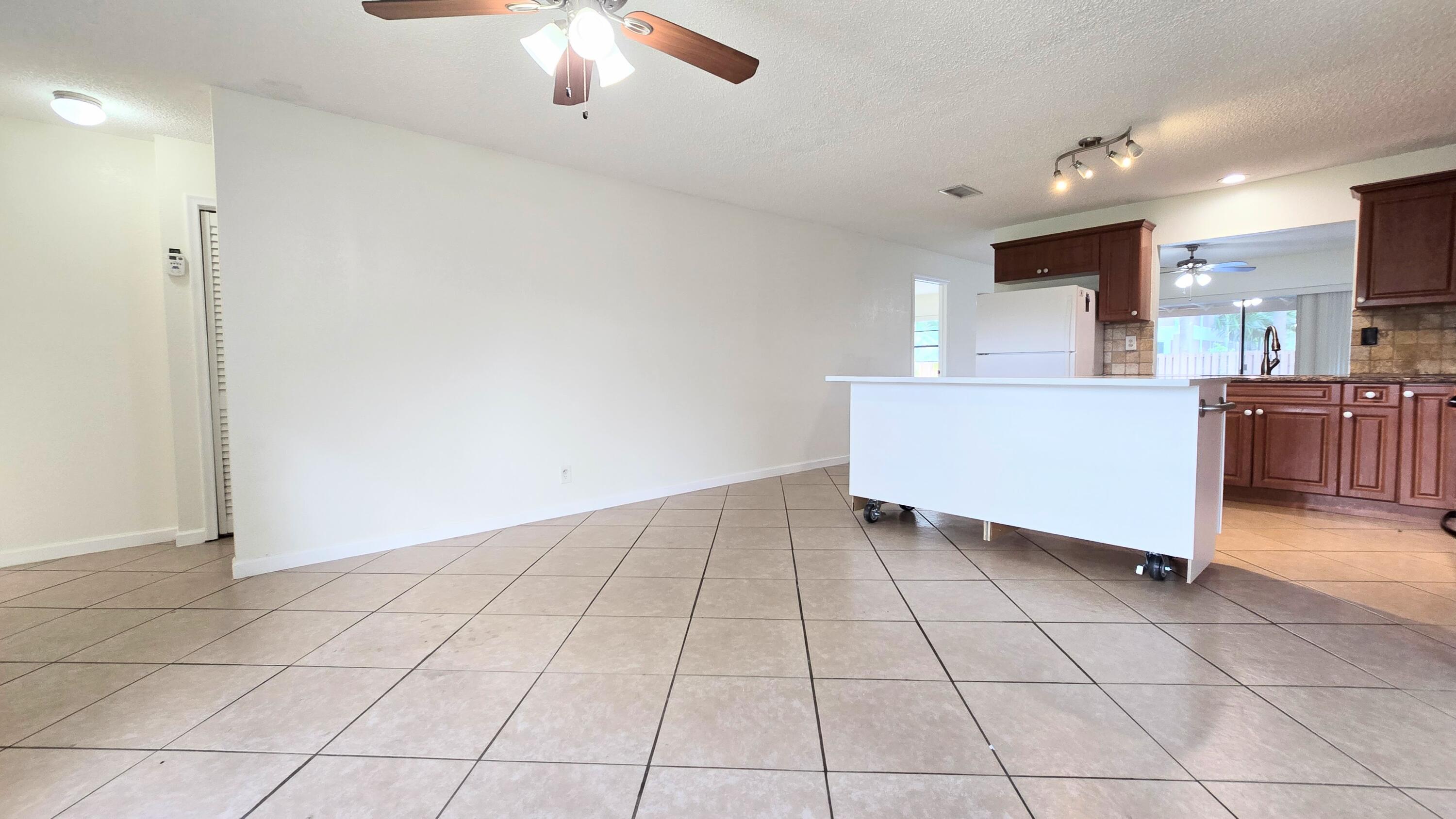 CORAL SPRINGS UNIVERSITY DRIVE - Residential Lease