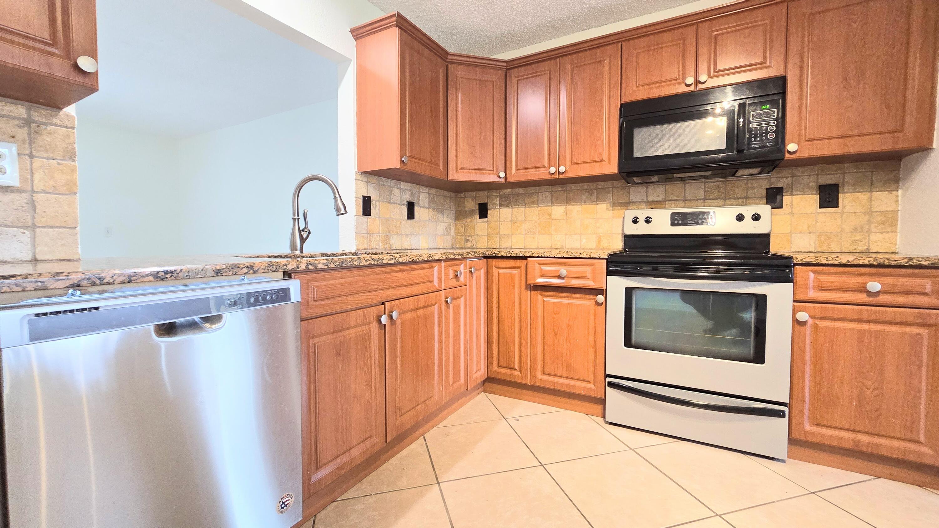 CORAL SPRINGS UNIVERSITY DRIVE - Residential Lease