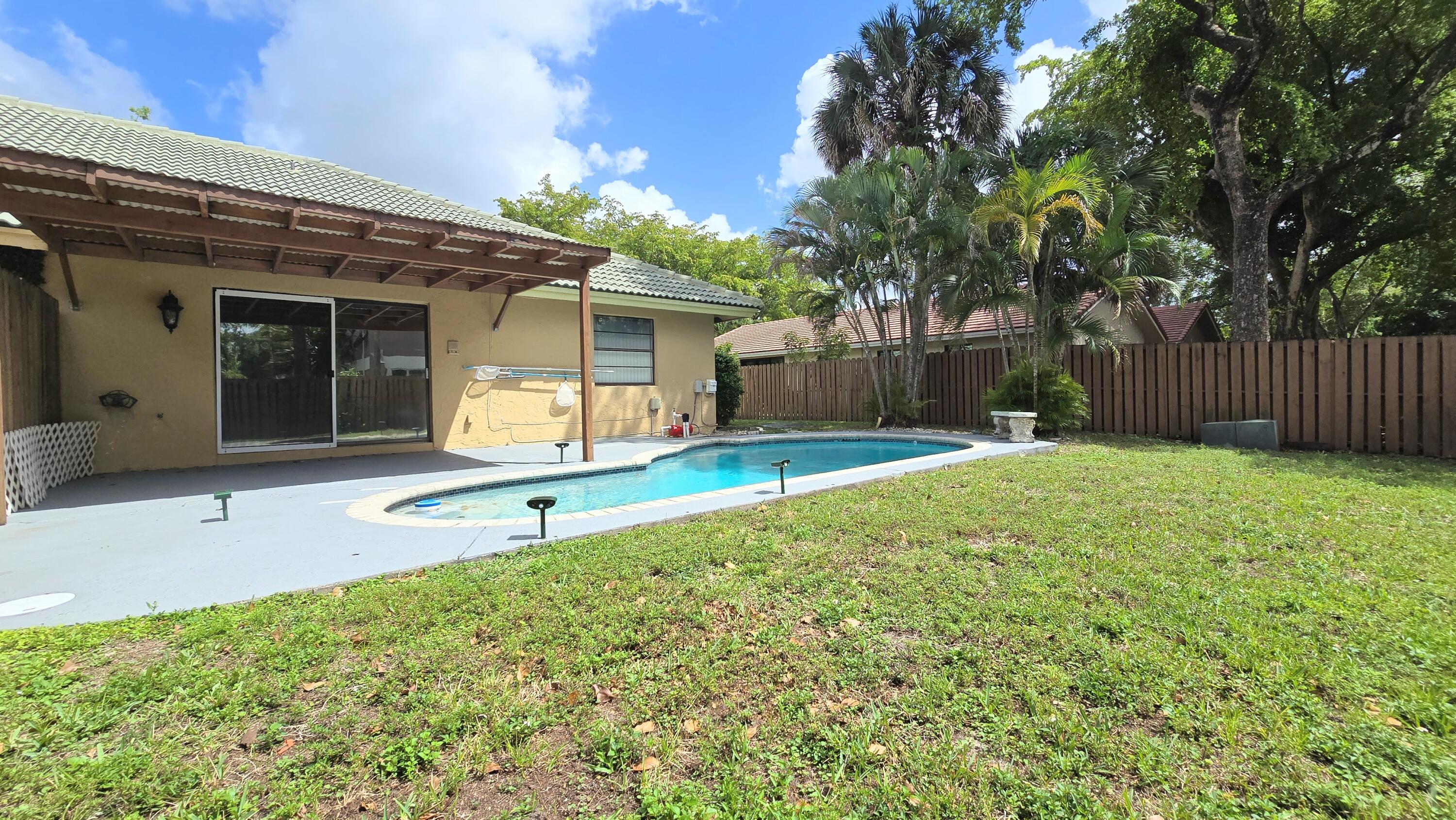 CORAL SPRINGS UNIVERSITY DRIVE - Residential Lease