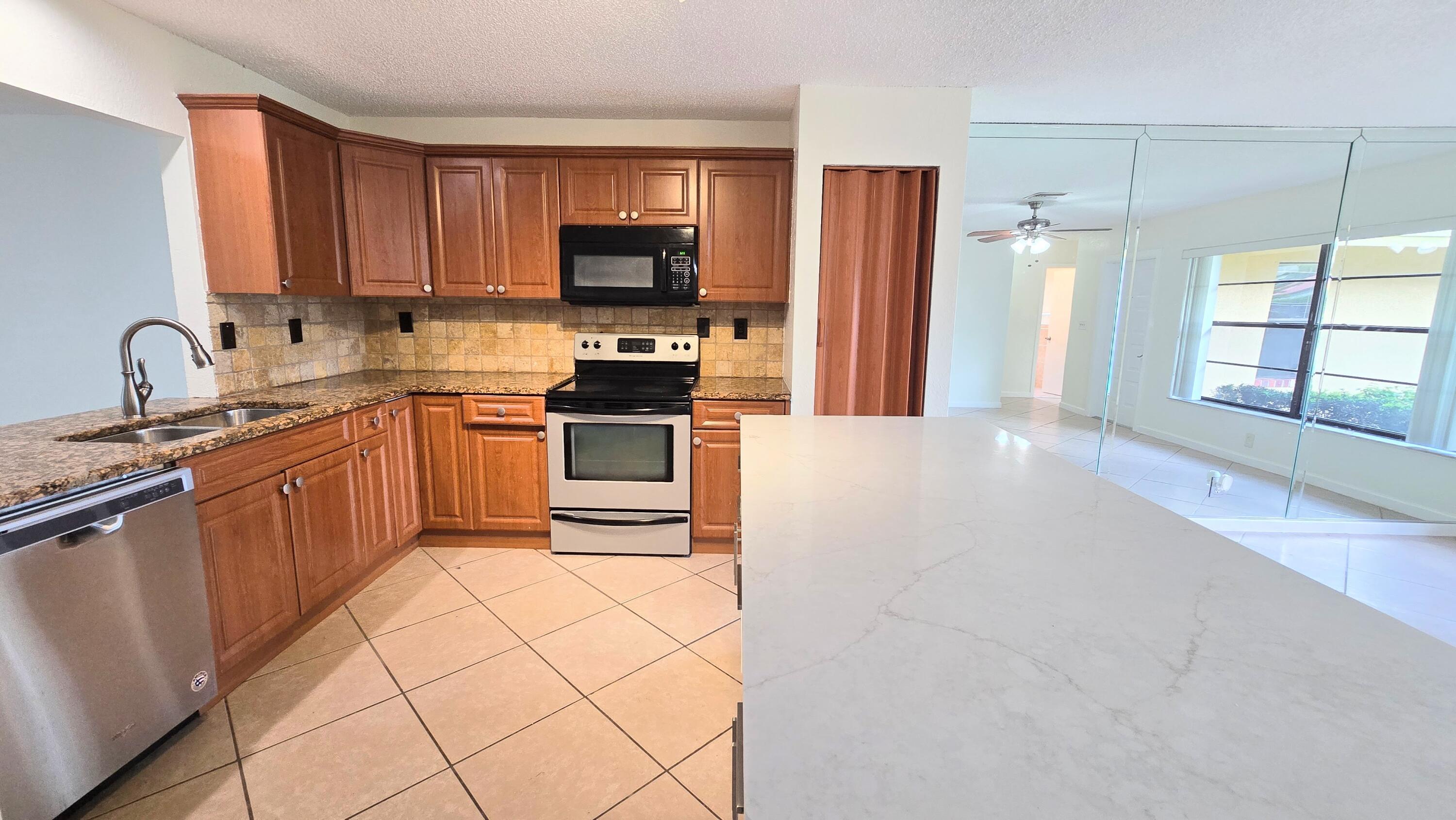 CORAL SPRINGS UNIVERSITY DRIVE - Residential Lease