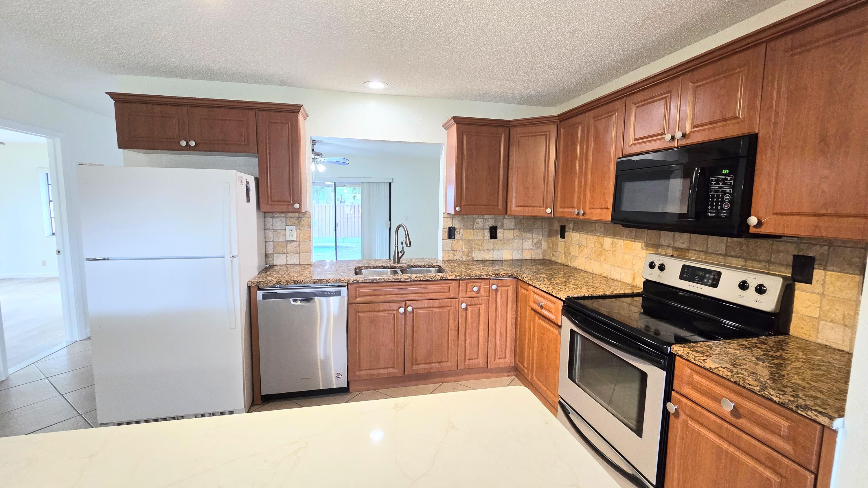 CORAL SPRINGS UNIVERSITY DRIVE - Residential Lease