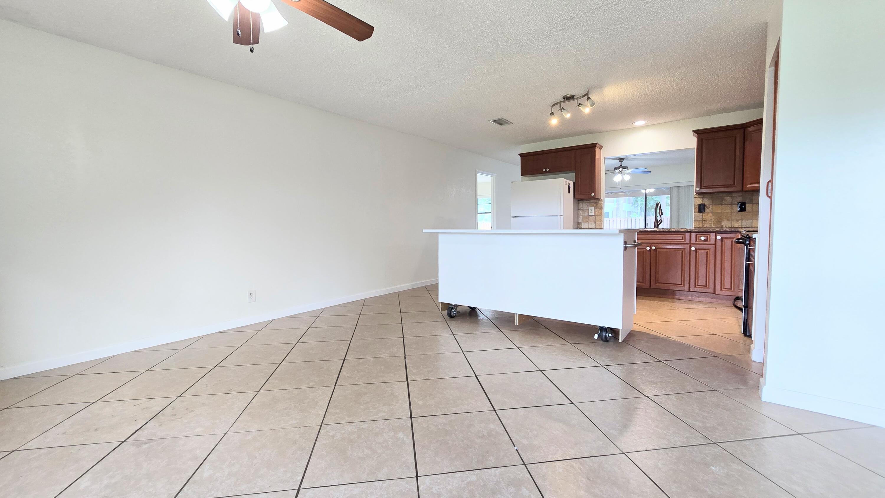 CORAL SPRINGS UNIVERSITY DRIVE - Residential Lease