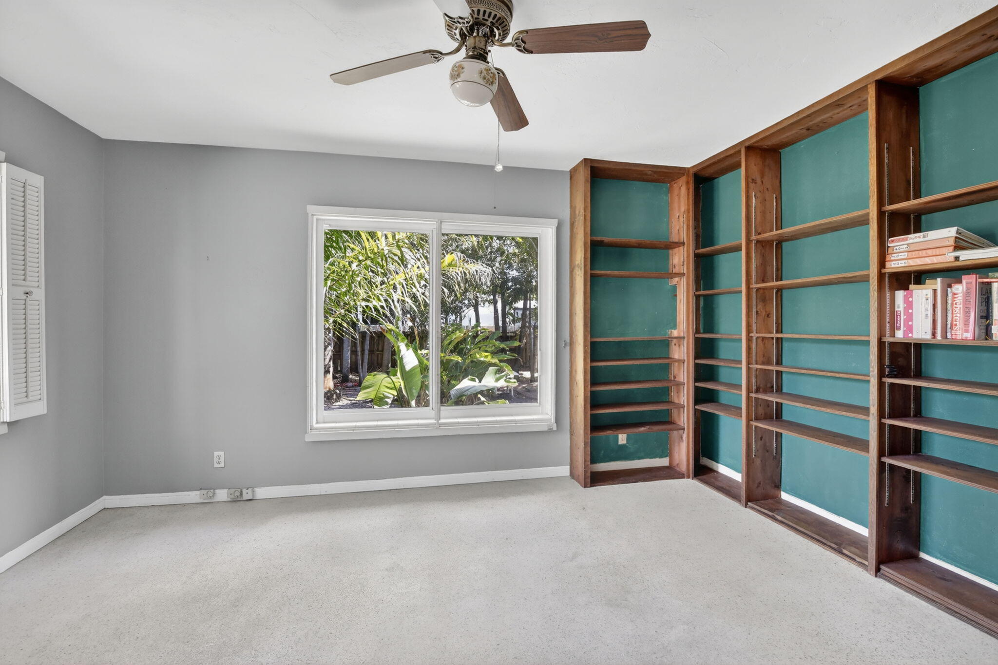 HOLLYWOOD LAKES SECTION - Residential