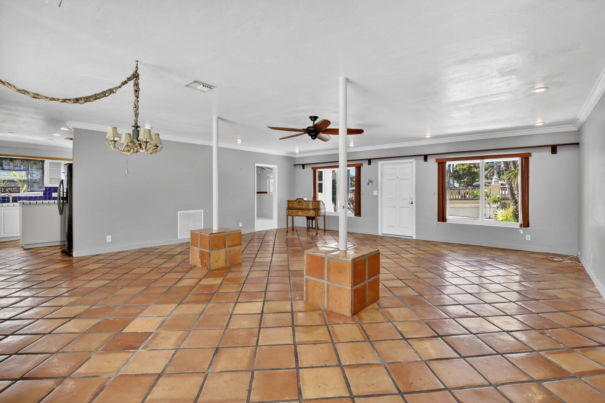 HOLLYWOOD LAKES SECTION - Residential