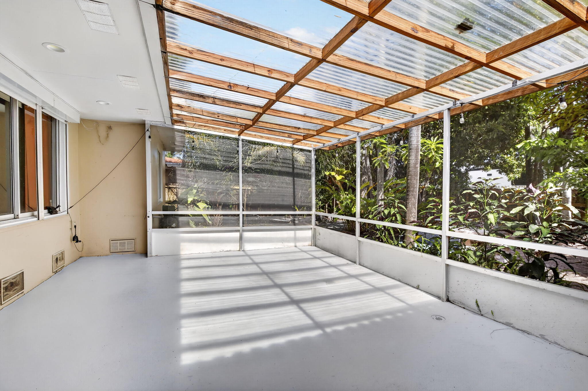HOLLYWOOD LAKES SECTION - Residential