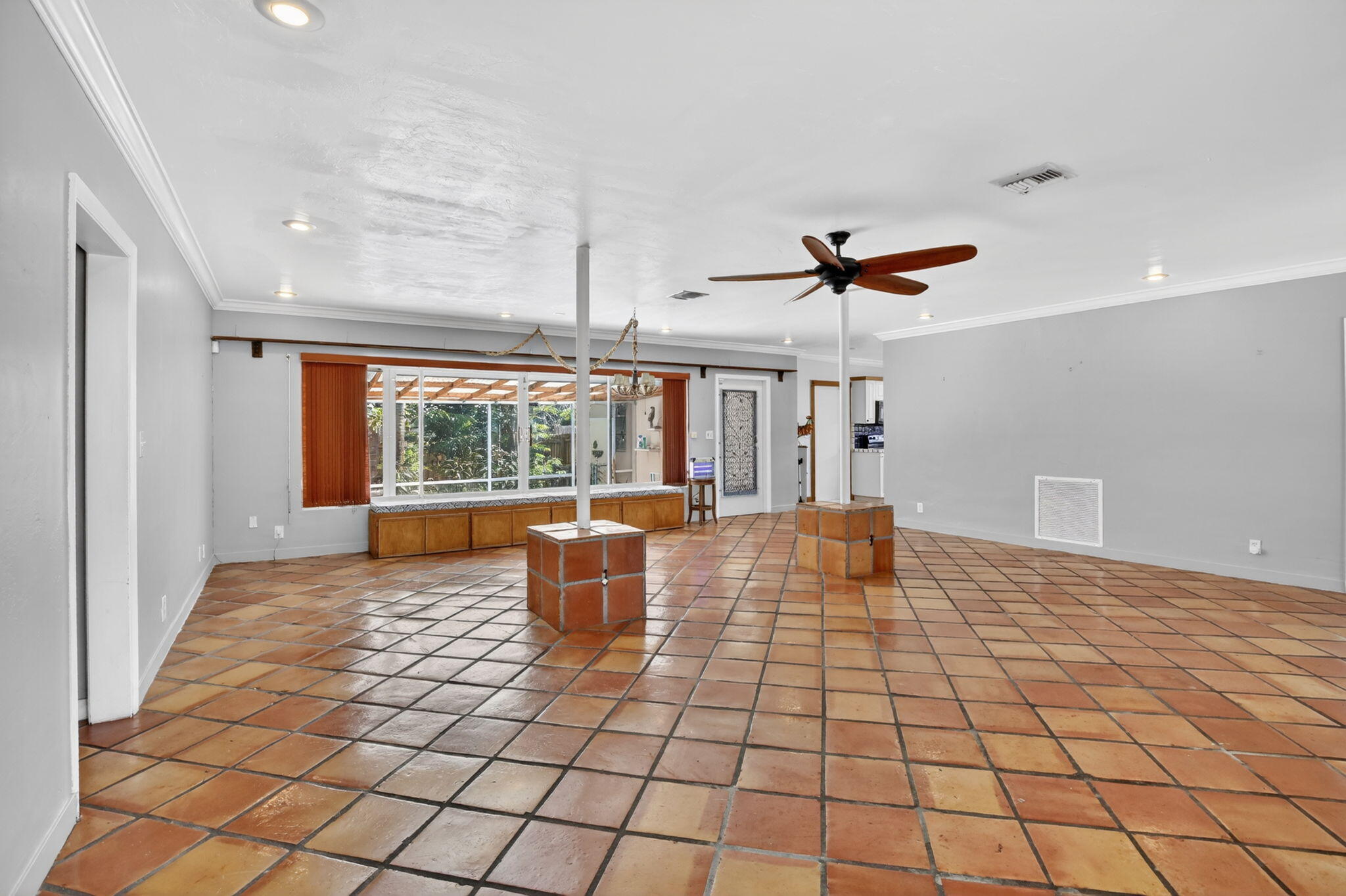 HOLLYWOOD LAKES SECTION - Residential