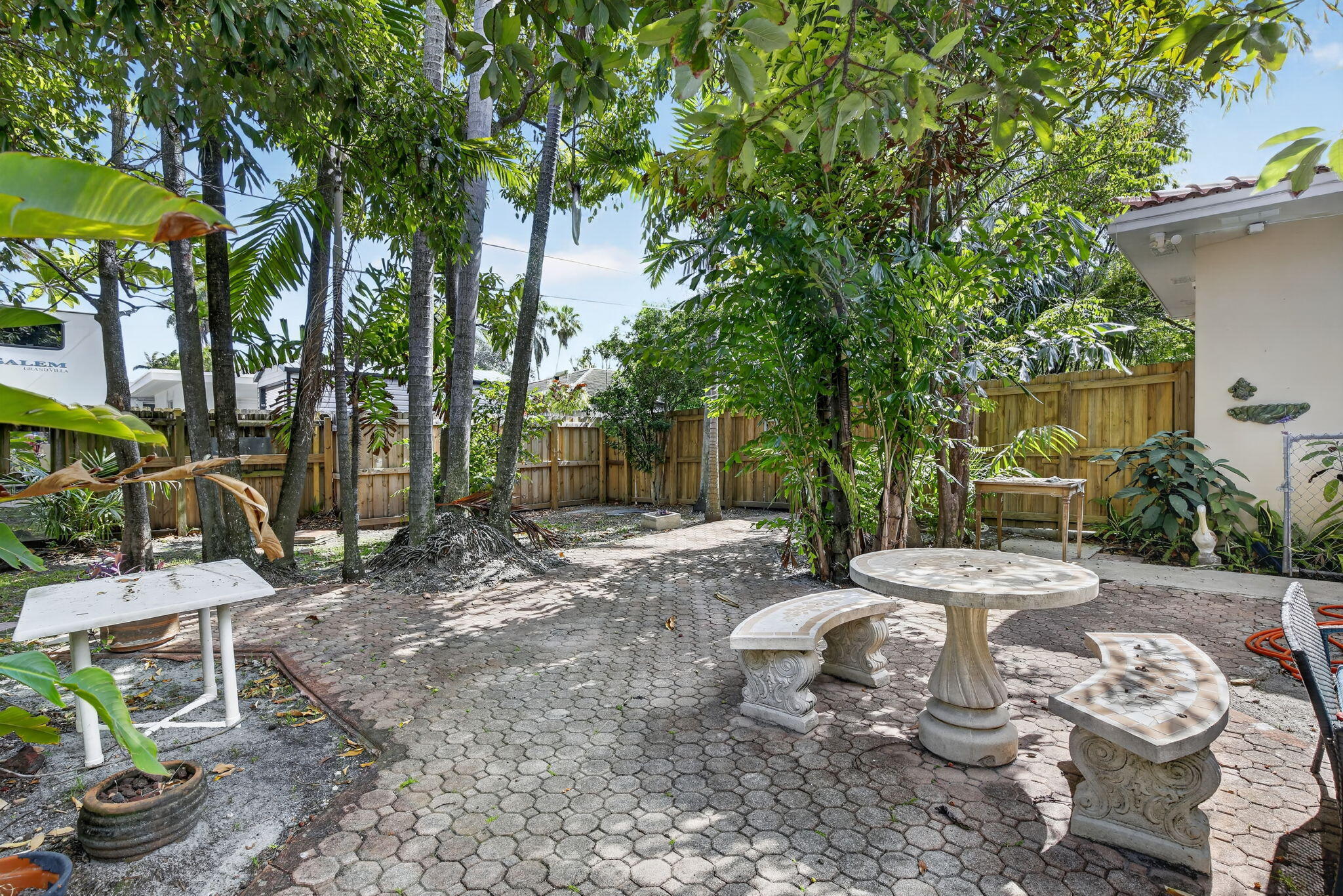 HOLLYWOOD LAKES SECTION - Residential