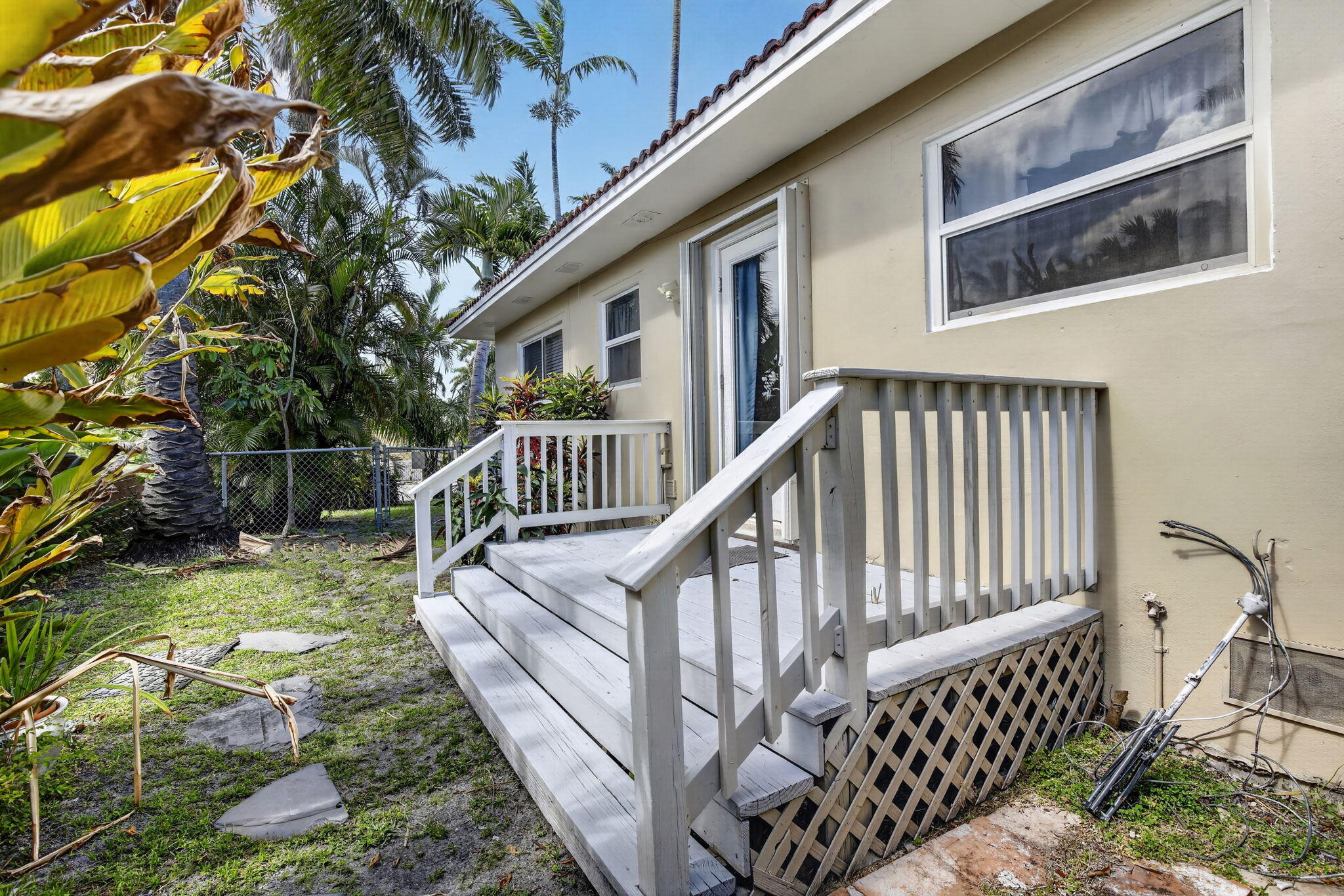 HOLLYWOOD LAKES SECTION - Residential