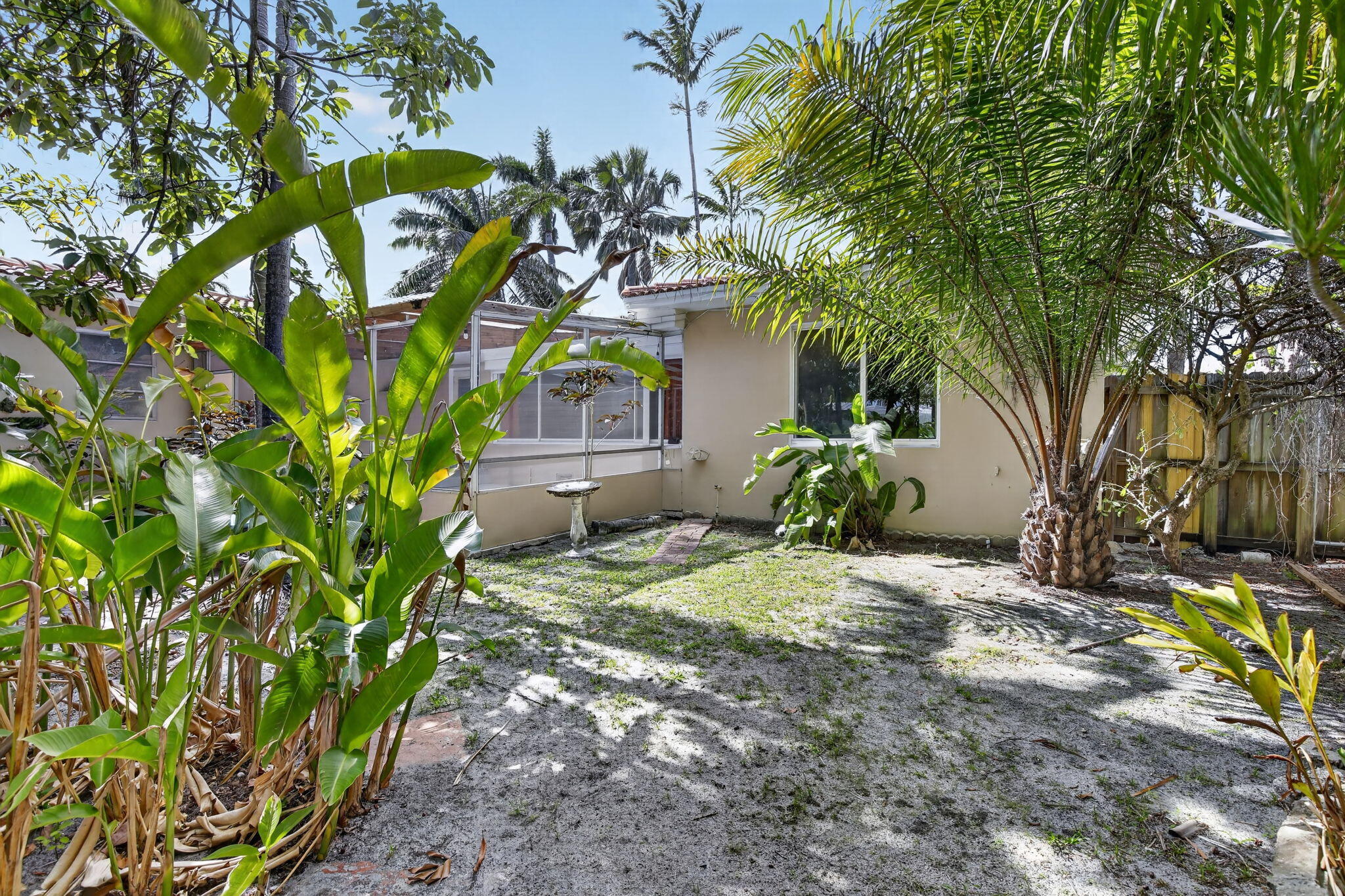 HOLLYWOOD LAKES SECTION - Residential