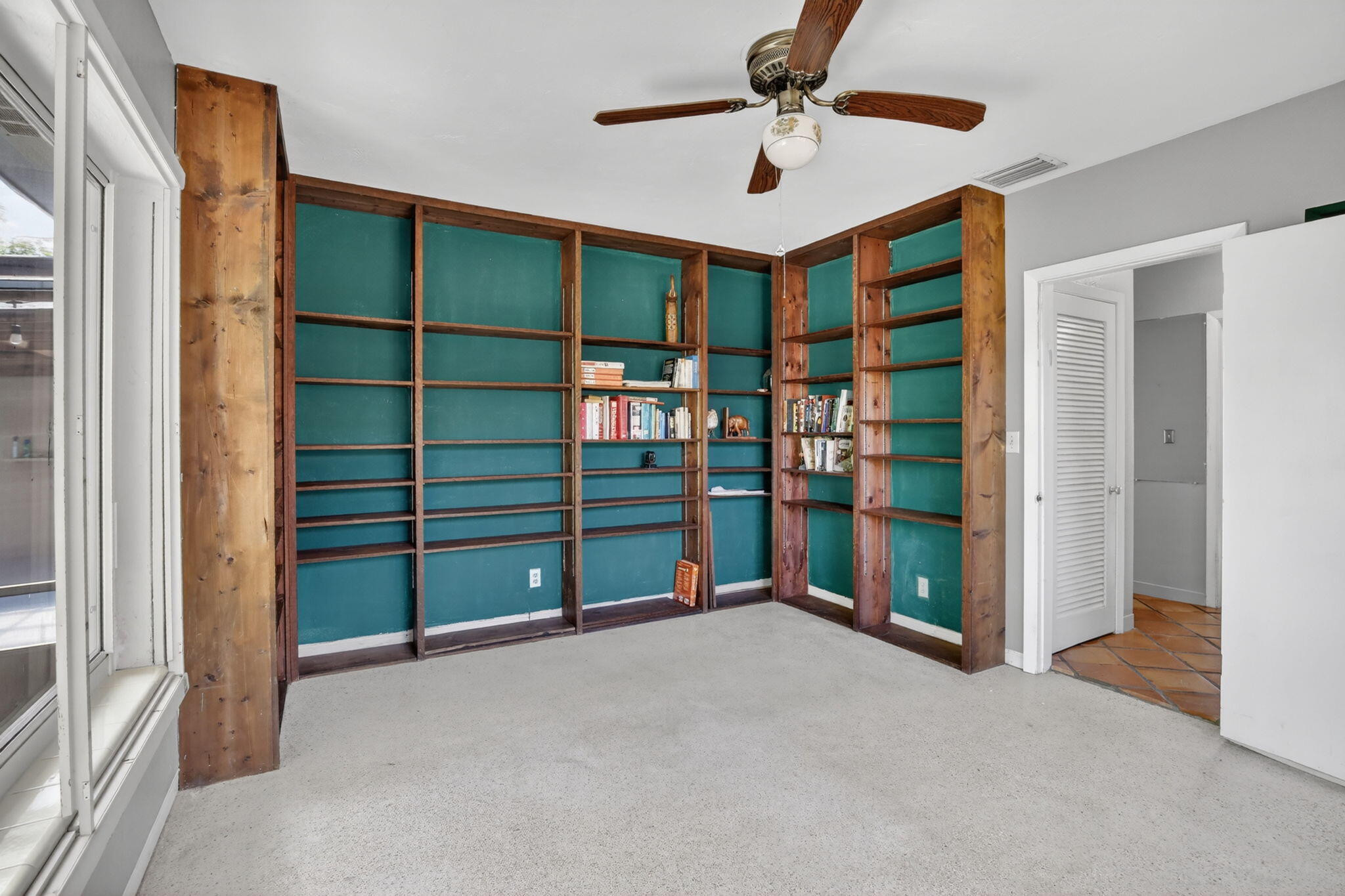 HOLLYWOOD LAKES SECTION - Residential
