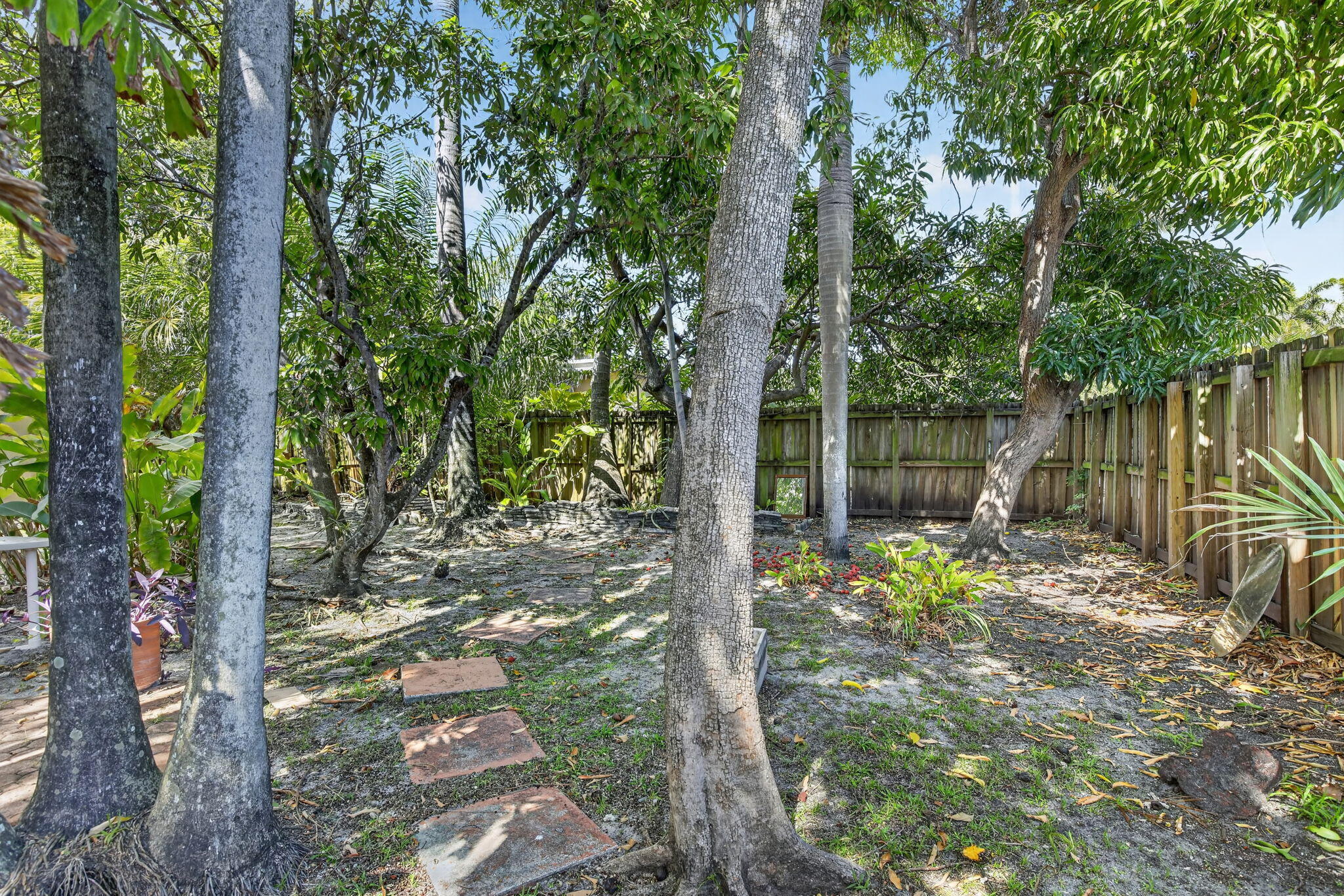 HOLLYWOOD LAKES SECTION - Residential