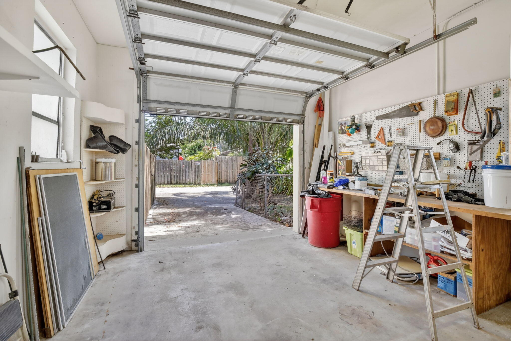HOLLYWOOD LAKES SECTION - Residential