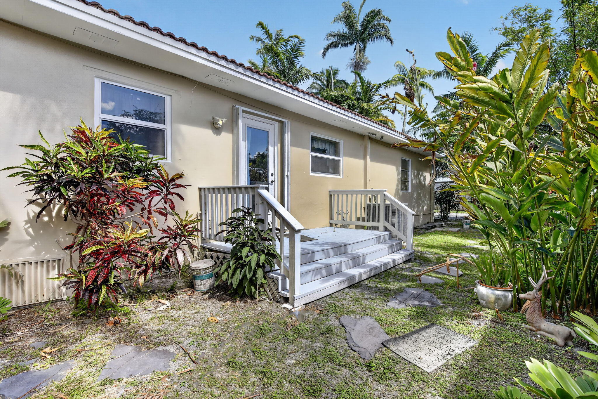 HOLLYWOOD LAKES SECTION - Residential