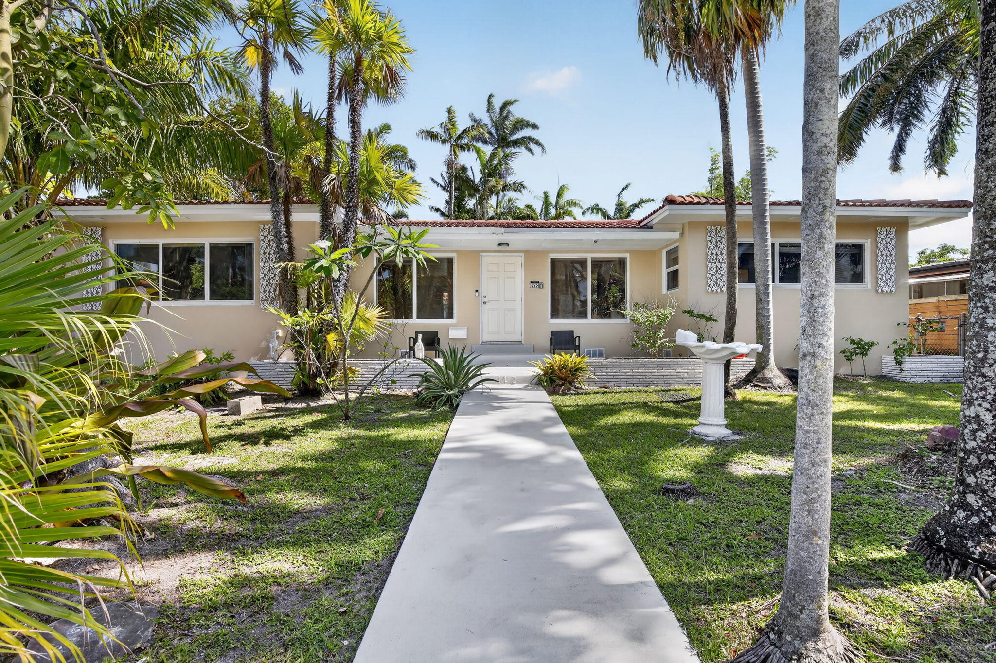 HOLLYWOOD LAKES SECTION - Residential