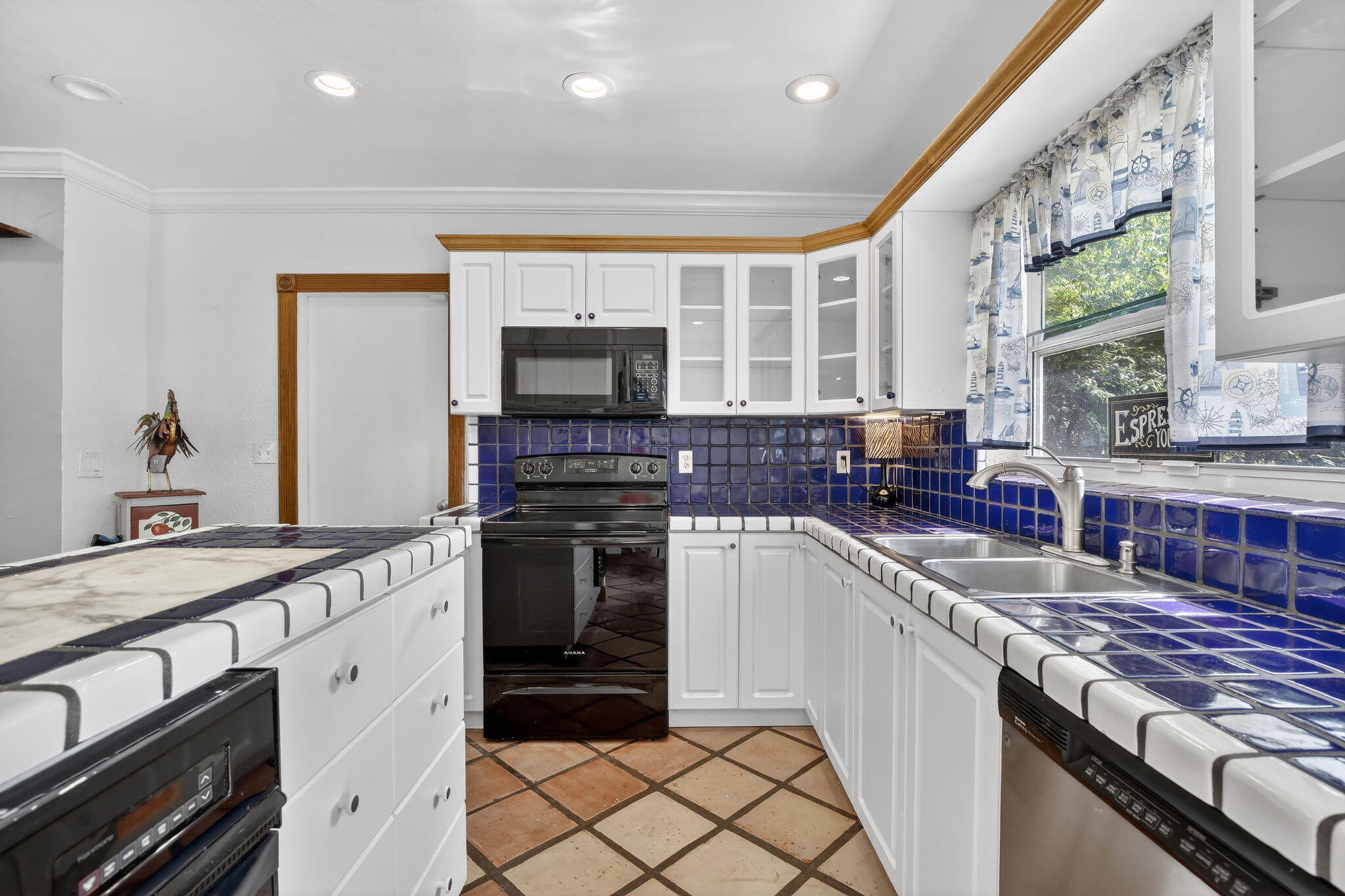 HOLLYWOOD LAKES SECTION - Residential