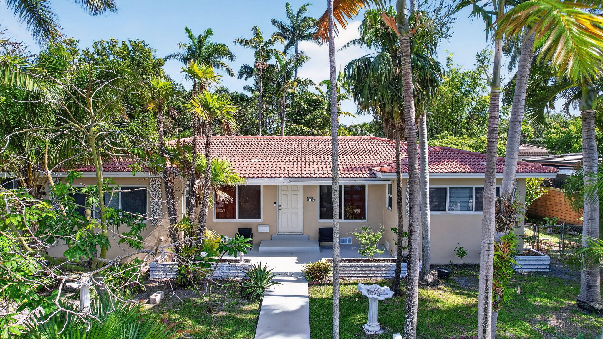 HOLLYWOOD LAKES SECTION - Residential