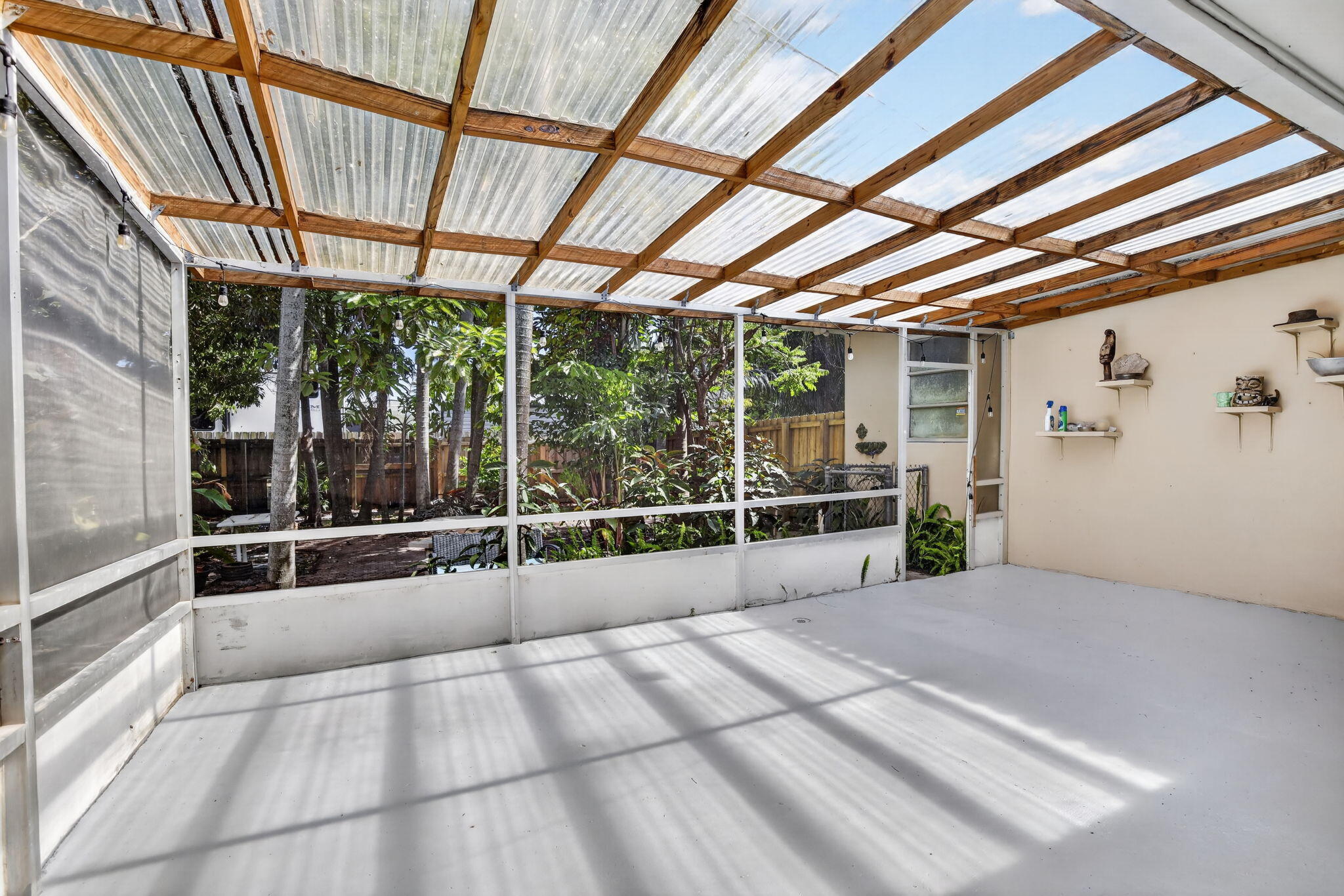 HOLLYWOOD LAKES SECTION - Residential