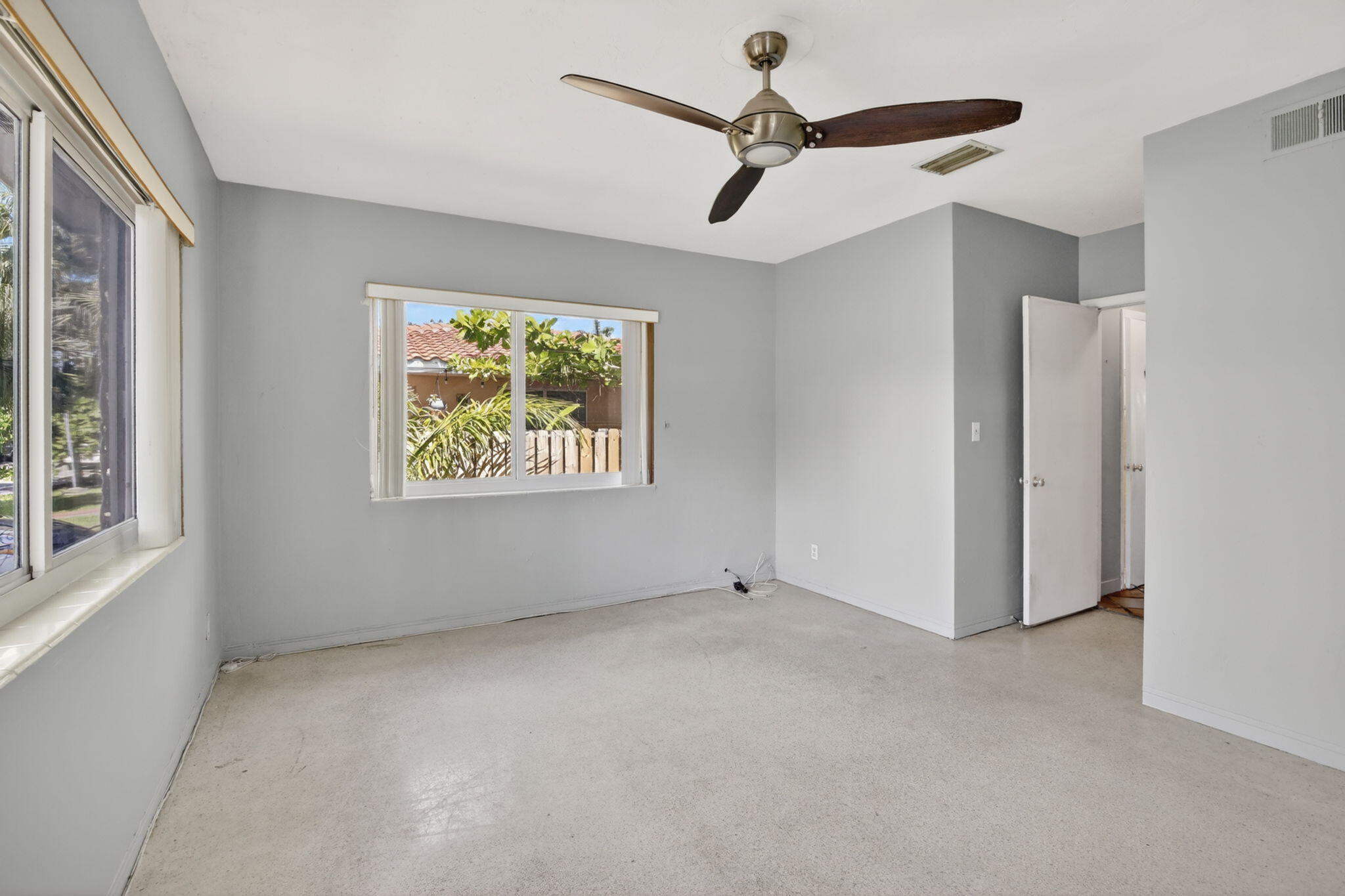 HOLLYWOOD LAKES SECTION - Residential