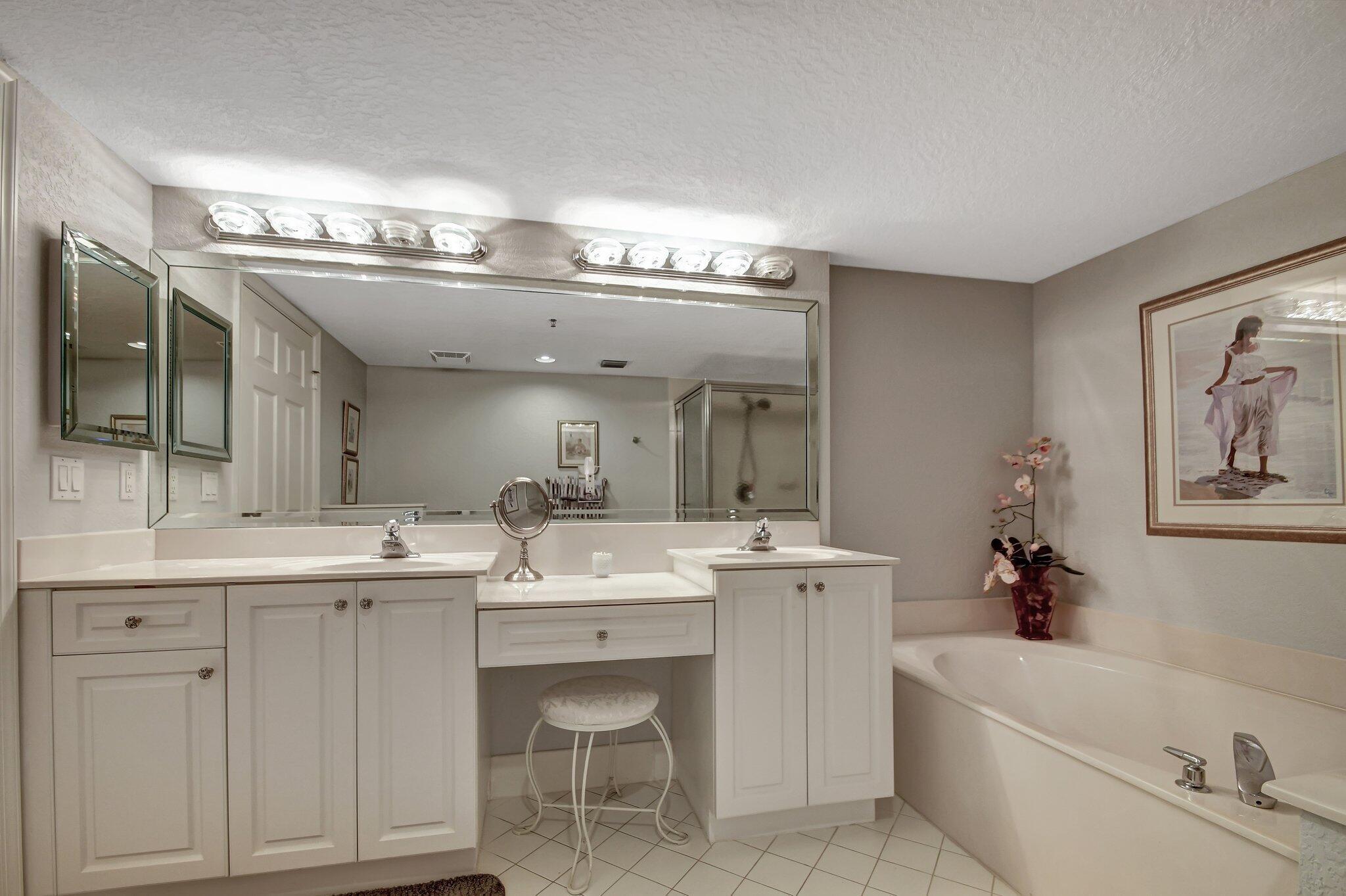 Coral Lakes
Coral Cove - Residential